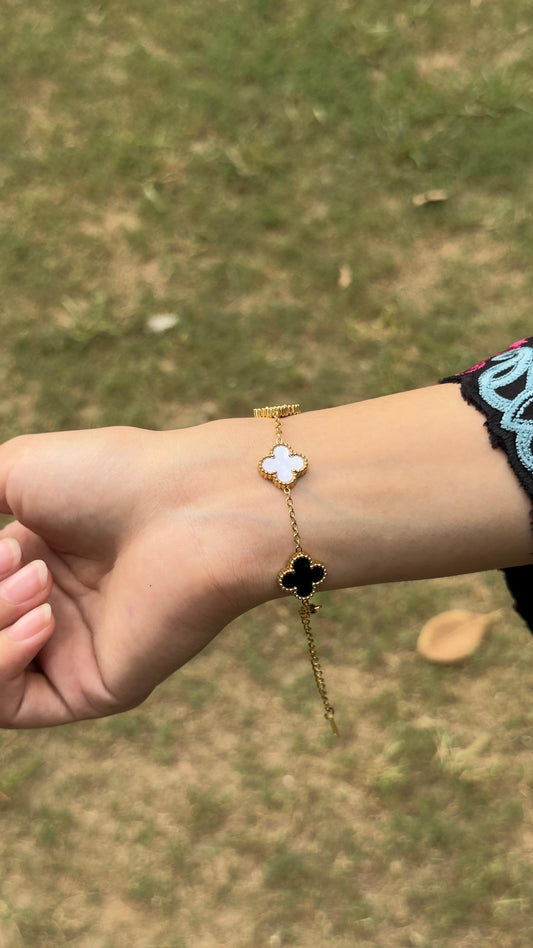 Elegant Clover Bracelet - White & Black - Zyro