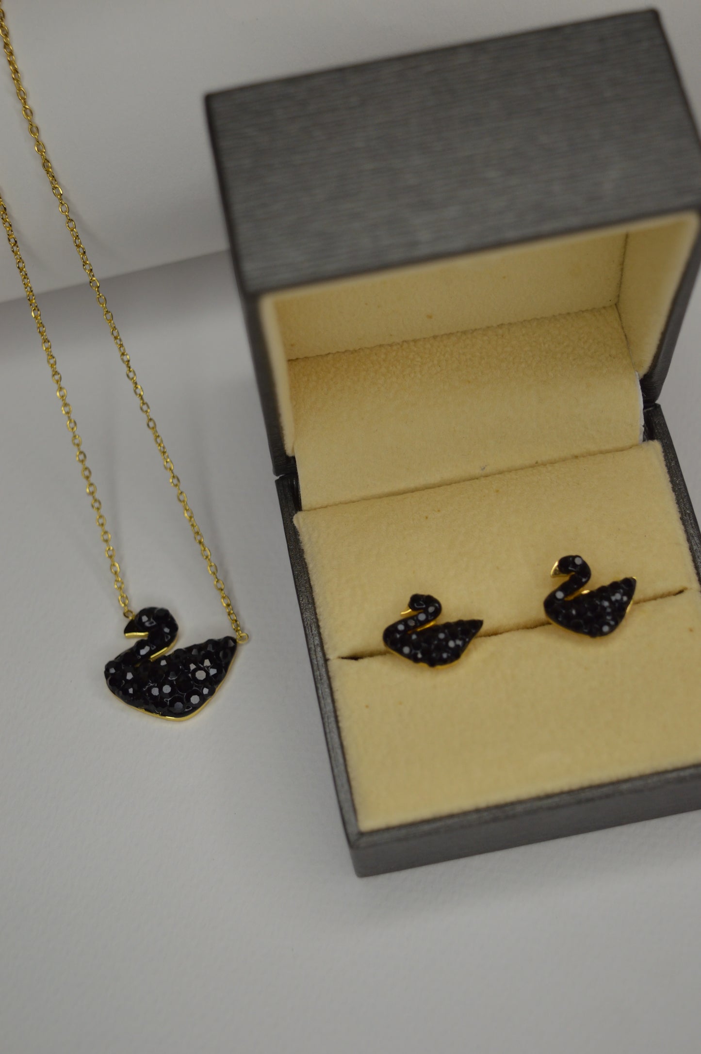 Black Swan Jewelry Set - Zyro