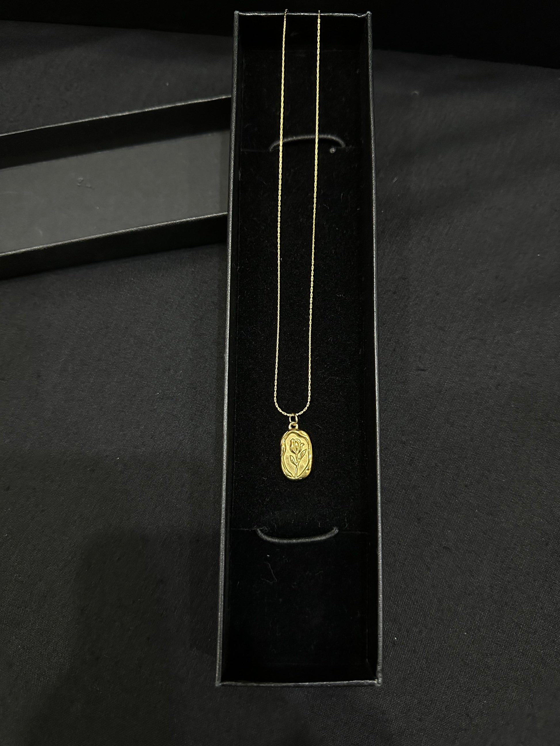 Gold leaf pendant by Zyro featuring a delicate, intricate design on a fine chain, perfect for elegant jewelry styling.