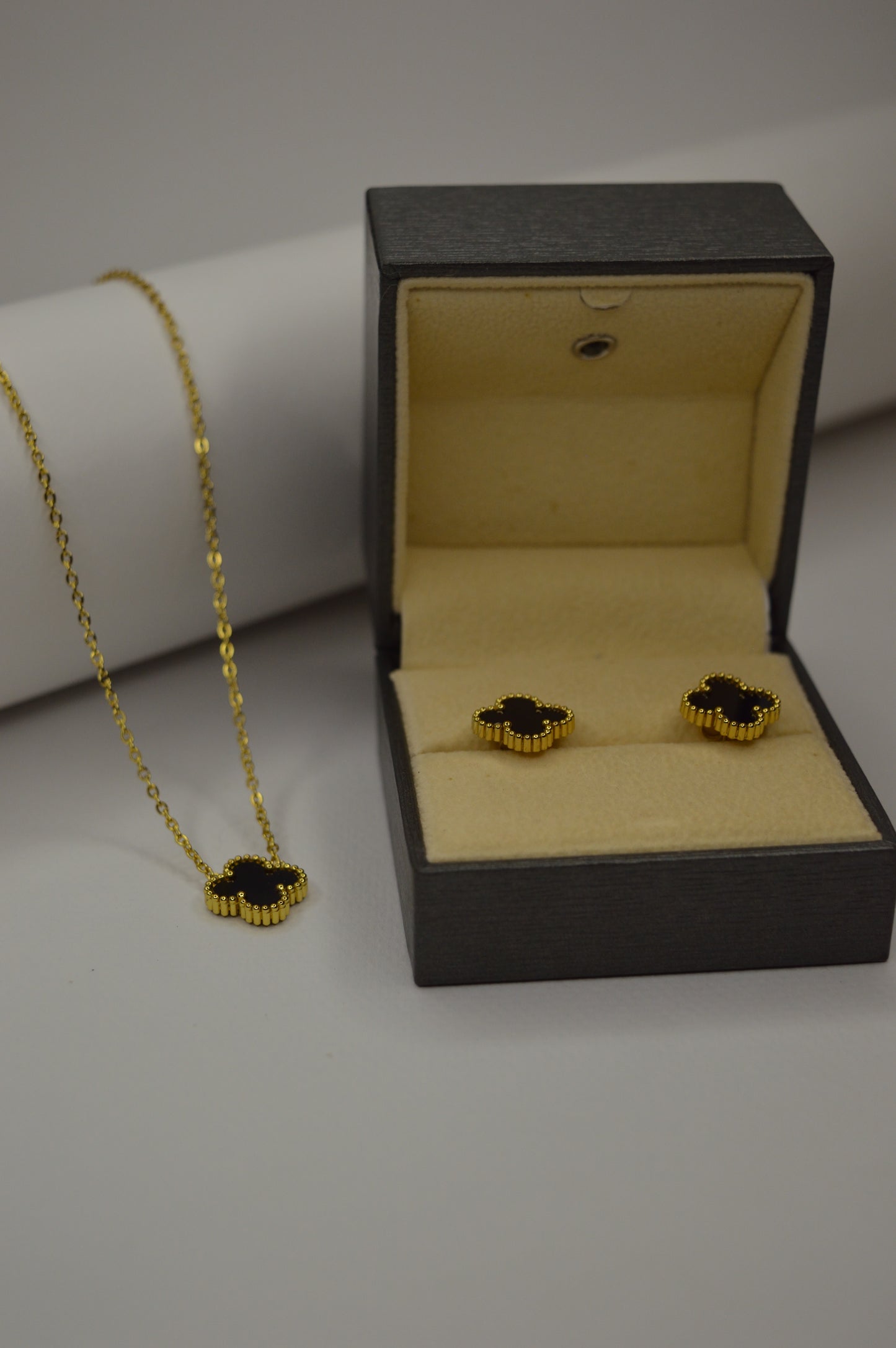 Golden Clover Jewelry Set - Zyro