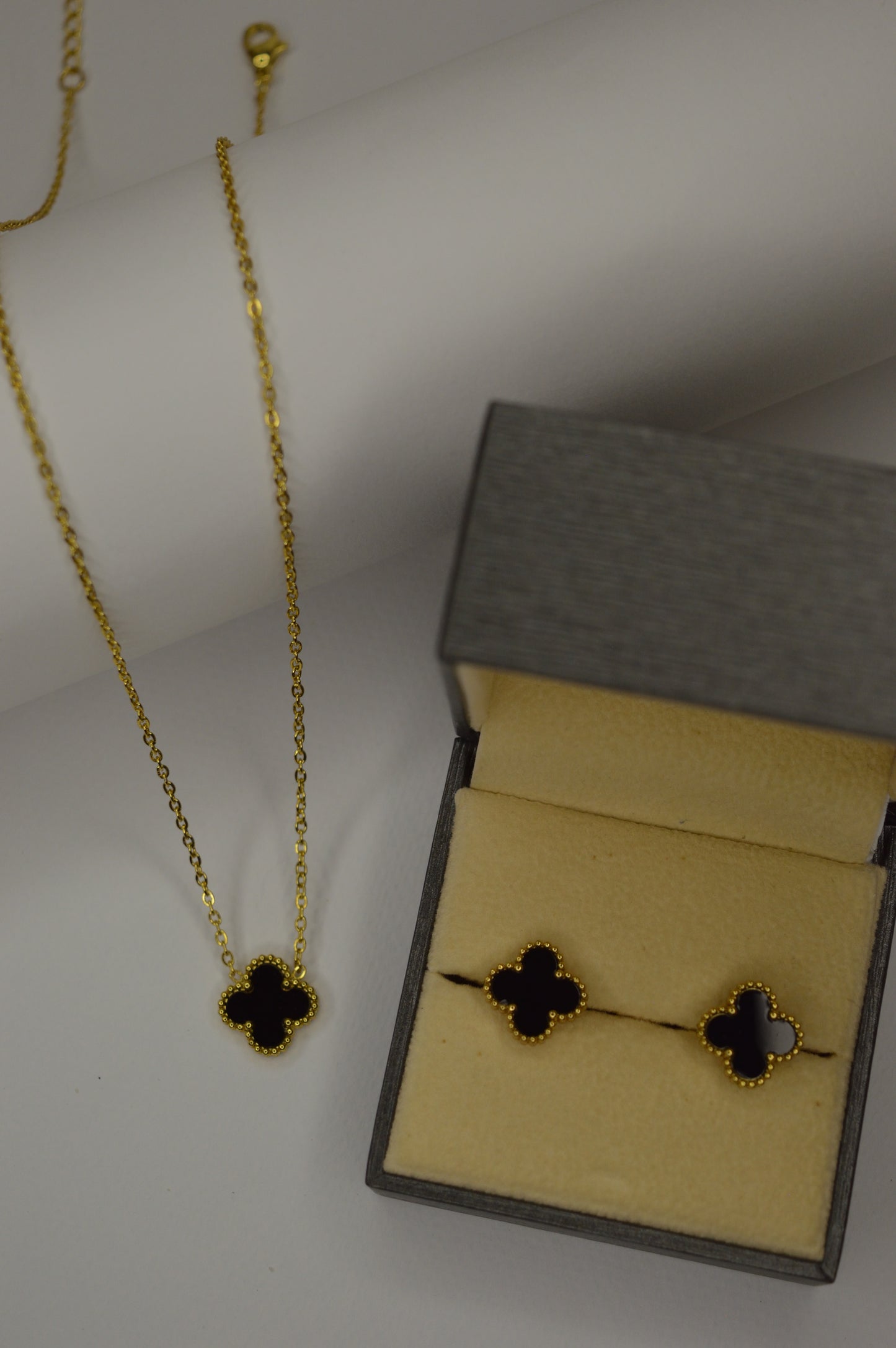 Golden Clover Jewelry Set - Zyro