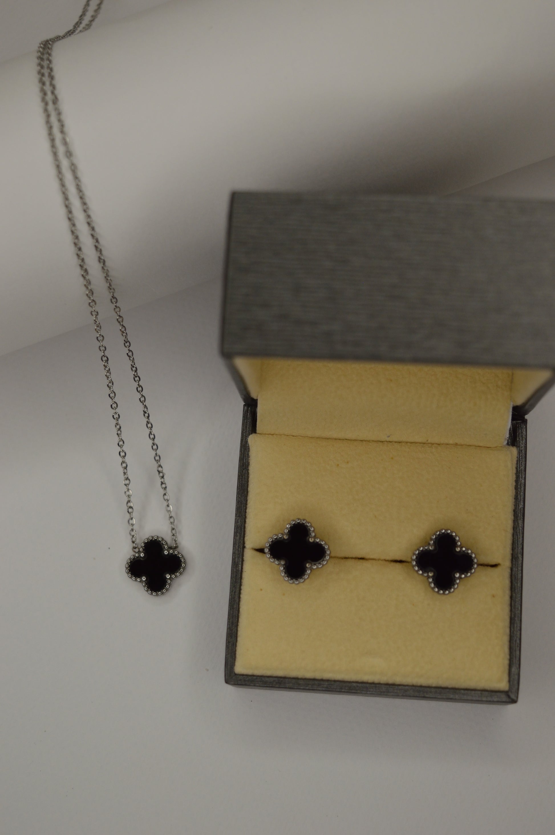 Golden Clover Jewelry Set - Zyro