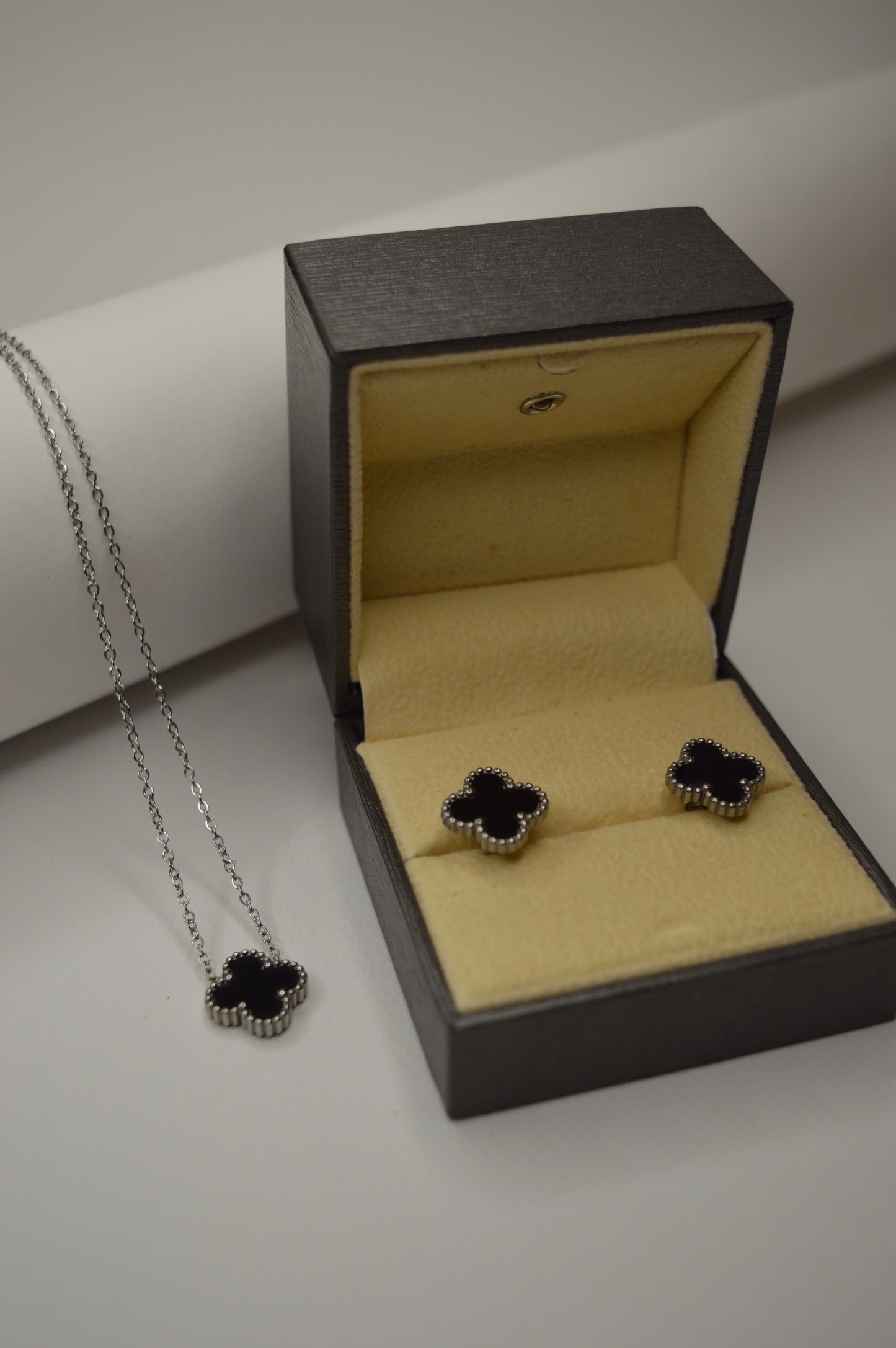 Golden Clover Jewelry Set - Zyro