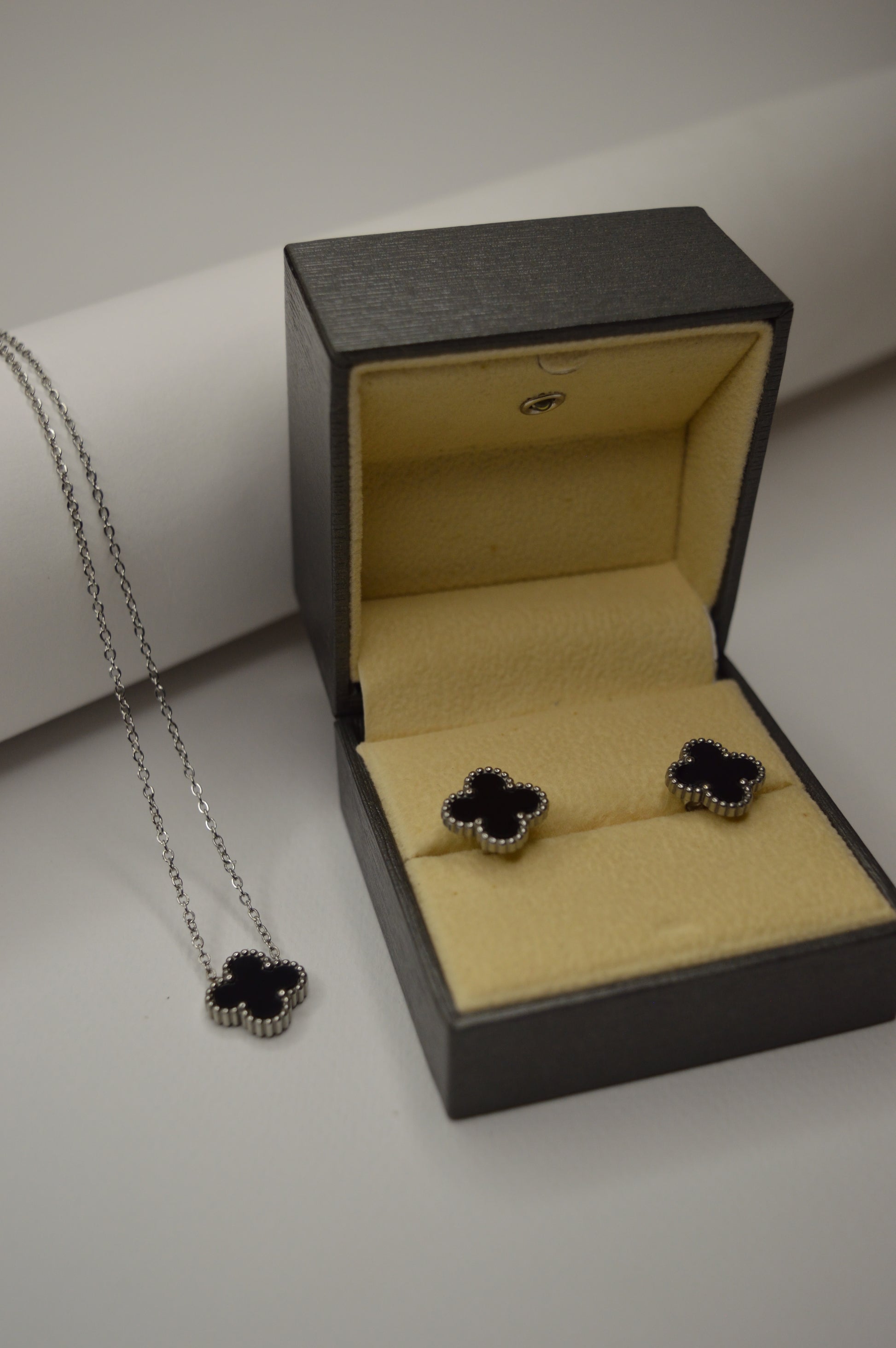Golden Clover Jewelry Set - Zyro