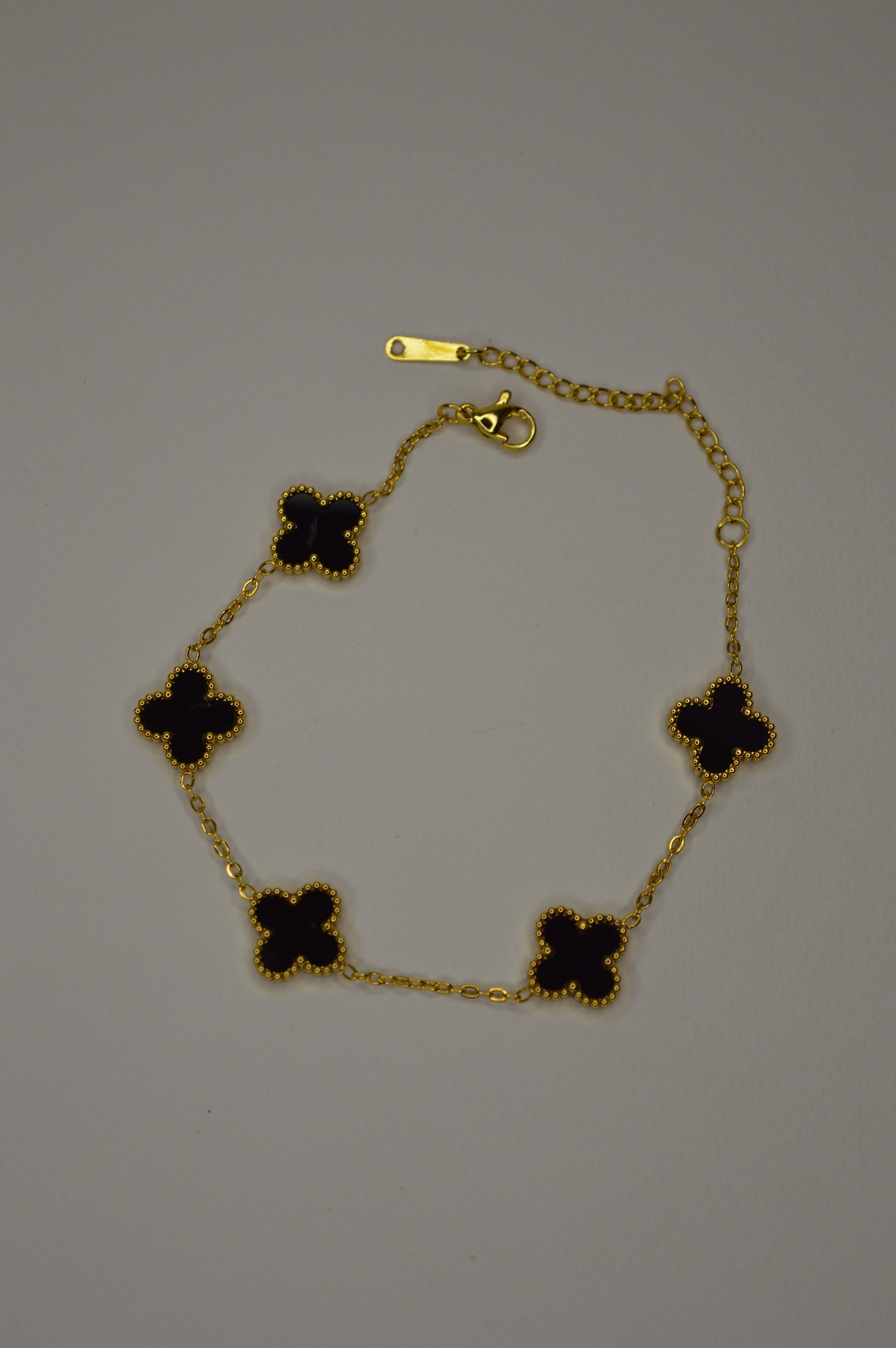 Elegant Clover Bracelet - Zyro