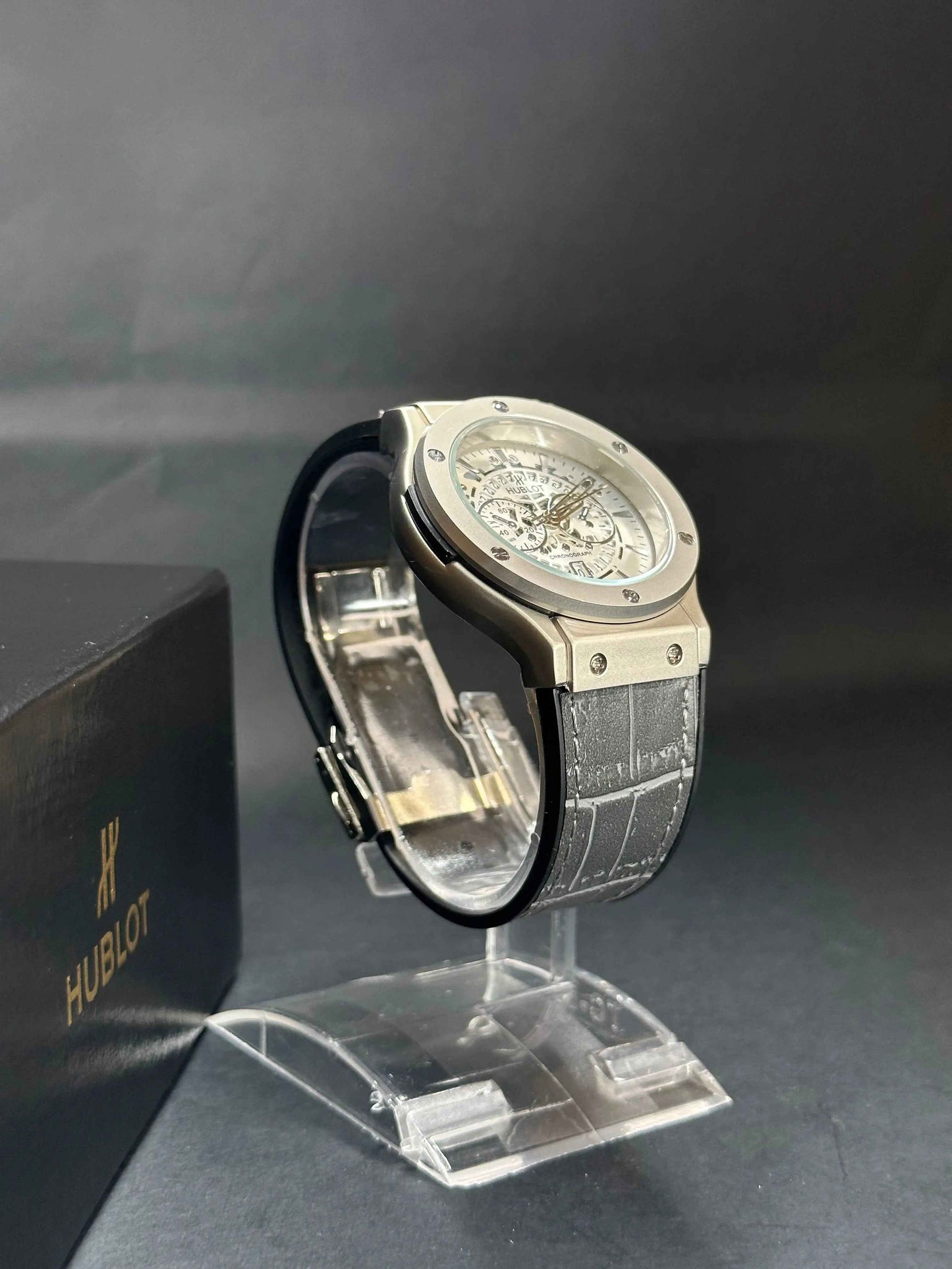 Hublo Skeleton with Leather Straps