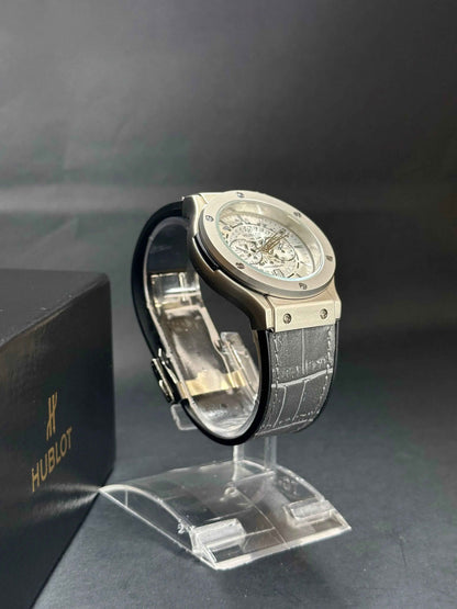 Hublo Skeleton with Leather Straps