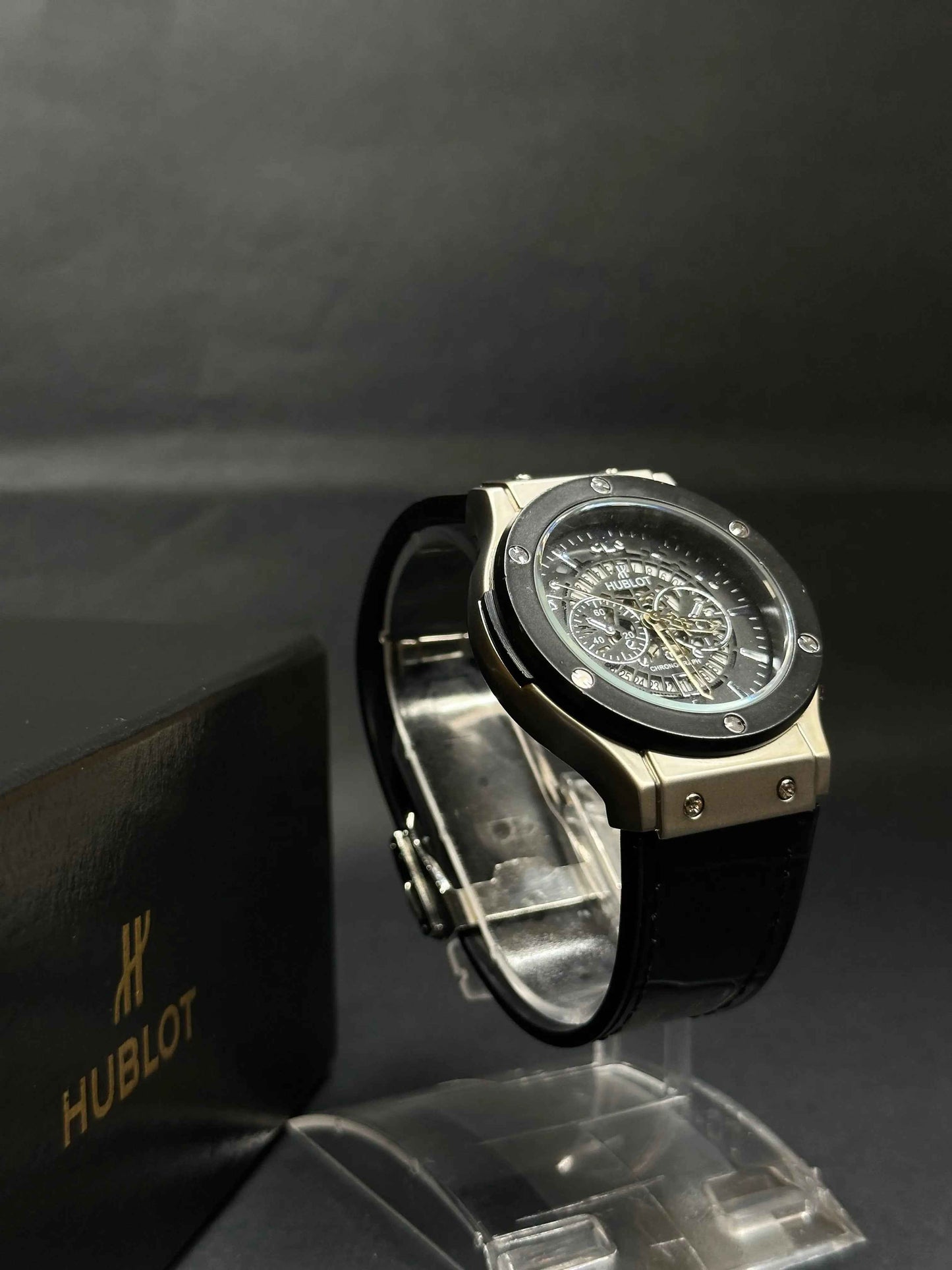 Hublo Skeleton with Leather Straps