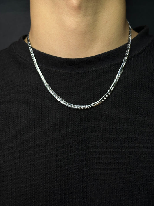 Sleek Curb Chain Zyro