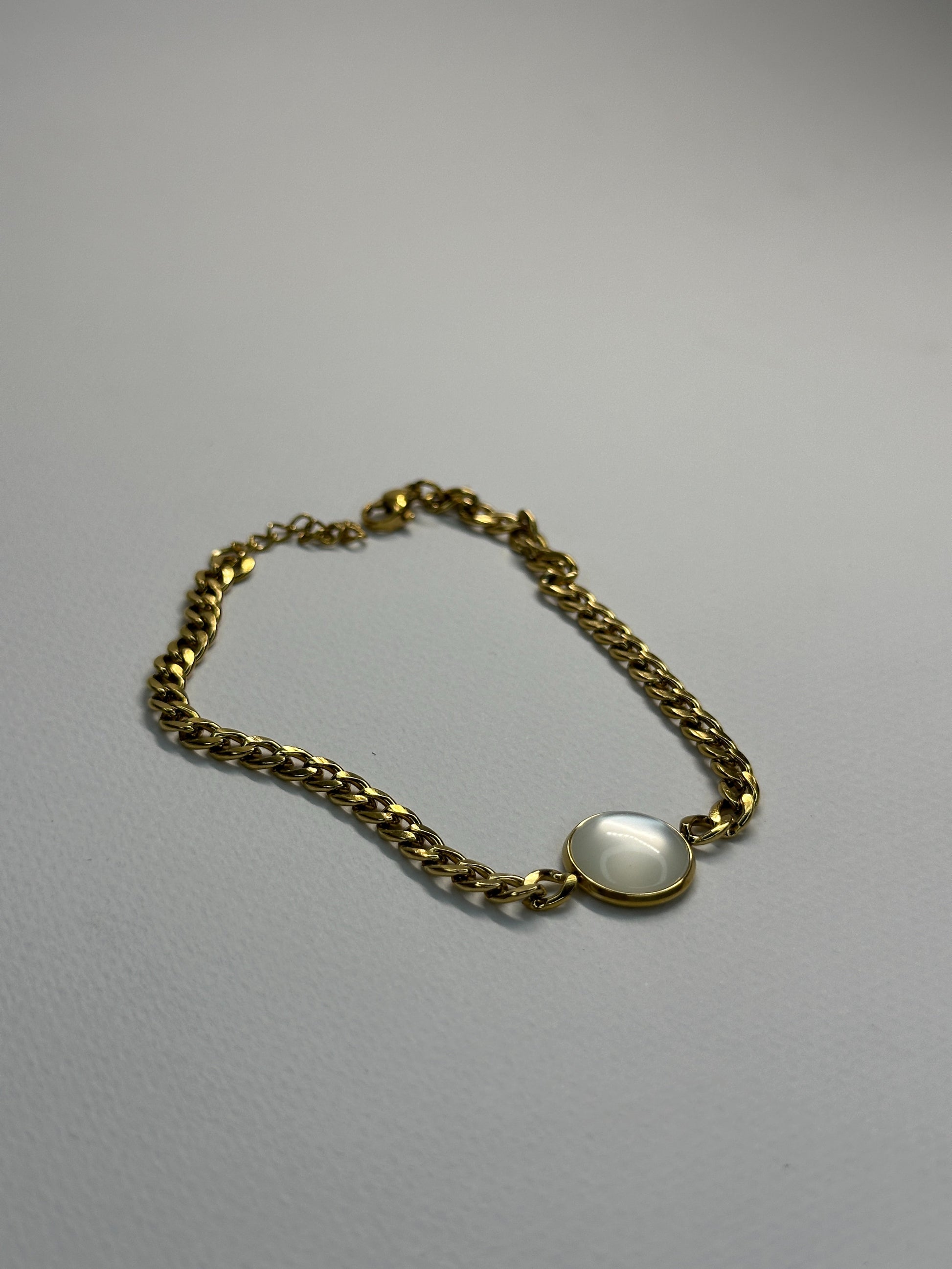 White Charm Glow Bracelet Zyro