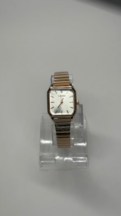 Golden Grace Square - Zyro