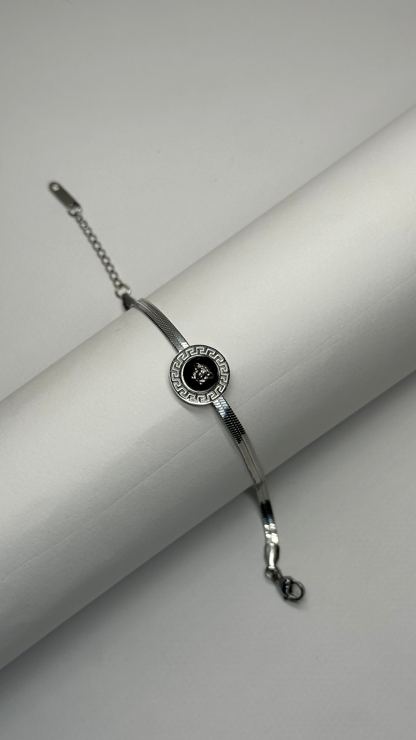Glint Medusa Bracelet - Zyro