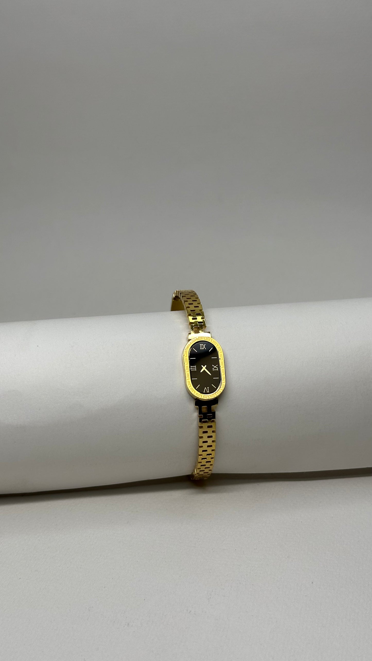 Velour Luxe – Ladies Bangle with Timepiece - Zyro
