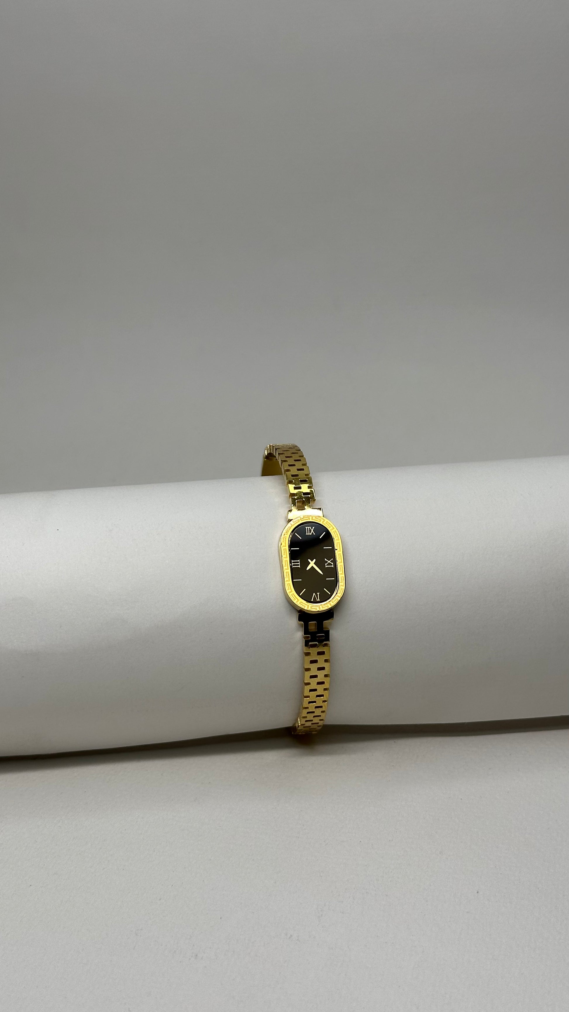 Velour Luxe – Ladies Bangle with Timepiece - Zyro