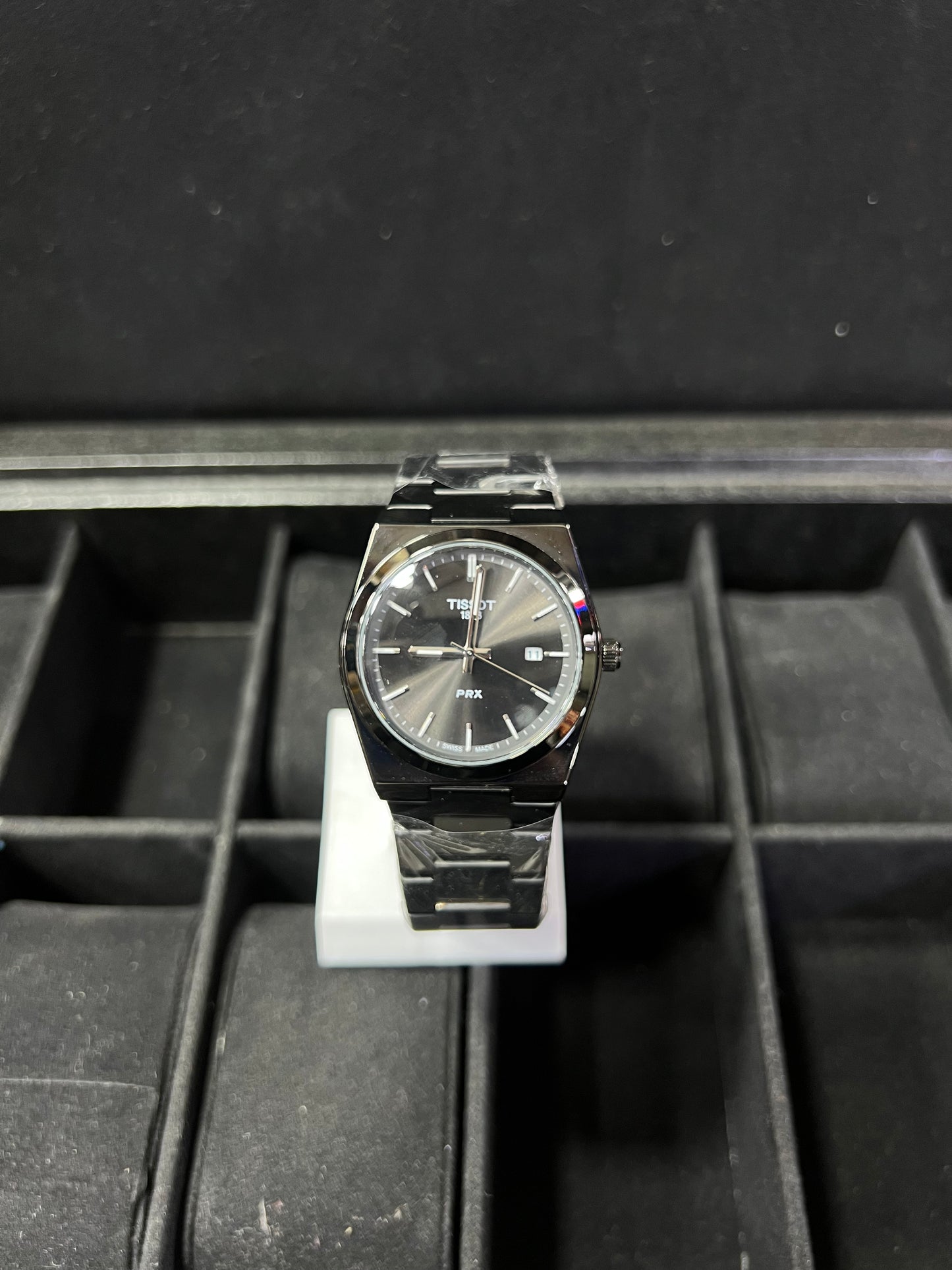 Tissy Noir Élite – Black Dial - Zyro