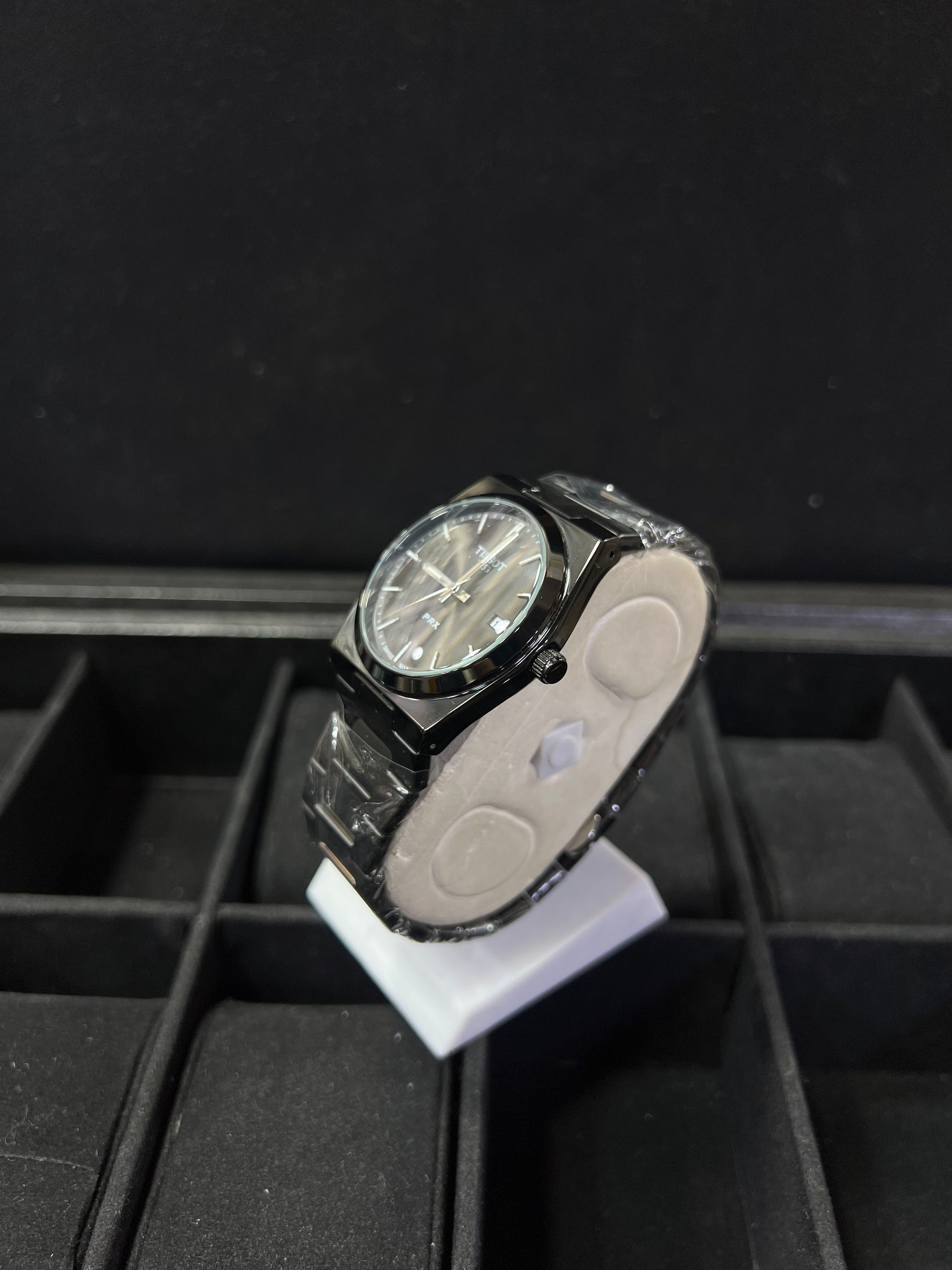 Tissy Noir Élite – Black Dial - Zyro